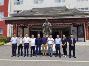 “鳳彩”助學，金塗寶與你“益”路同行（háng）！