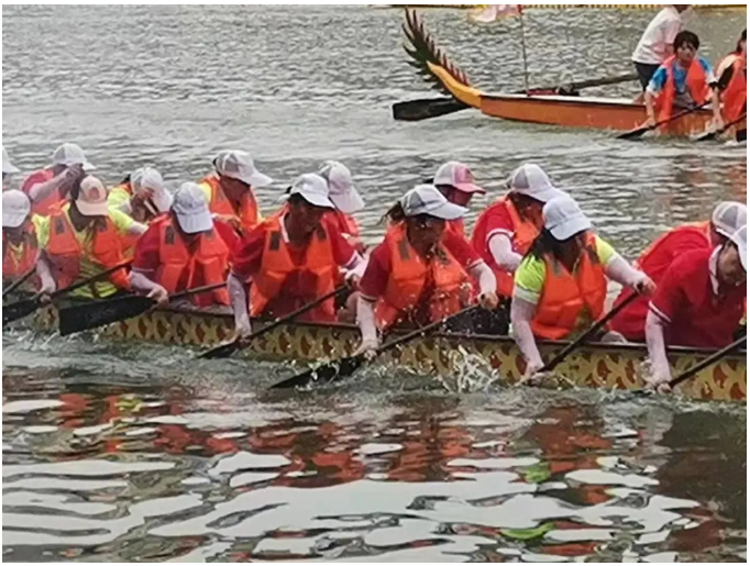 霸氣！廣西桂林蜜桃视频仿石漆女子龍舟隊勇創佳績！